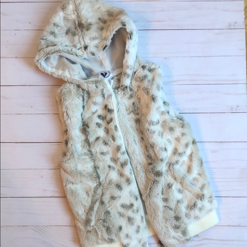 Limeapple faux fur vest